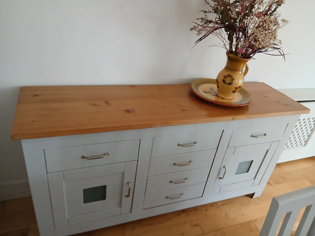 Kitchen dining table, 6 chairs a kitchen sideboard - Image 3