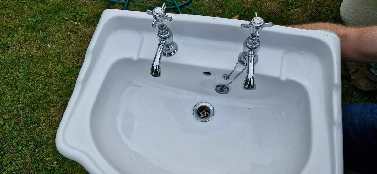 Bathroom sink - Image 2