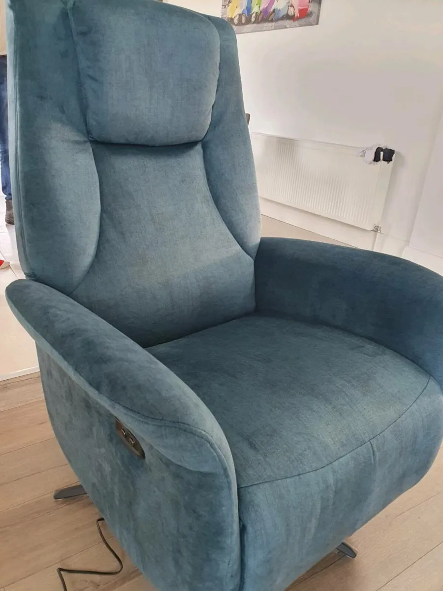 Electric swivel Chair - Image 1