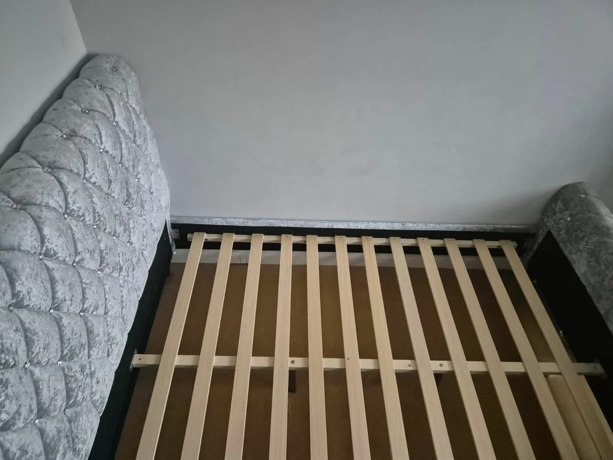 King size bed - Image 3