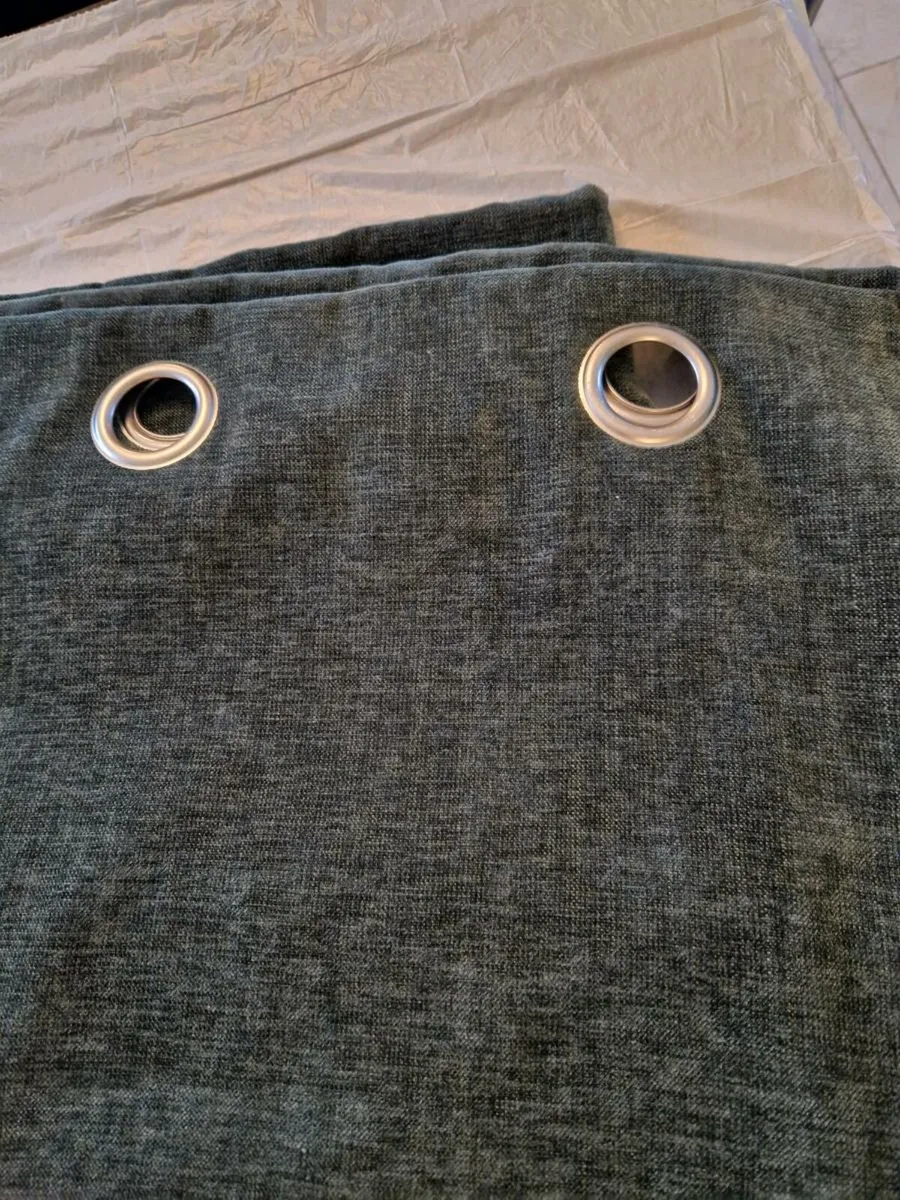 90 x 90 dark green drapes - Image 1