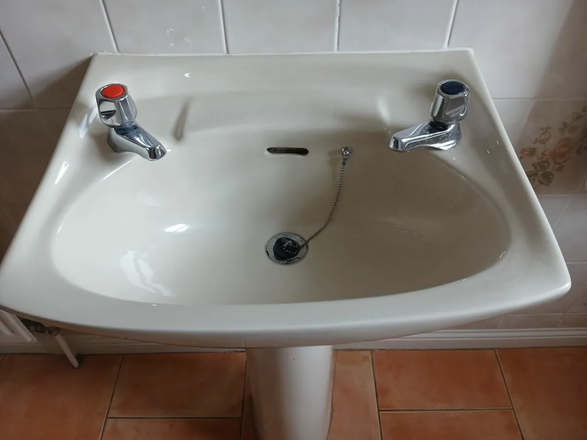Bathroom Suite - Image 1