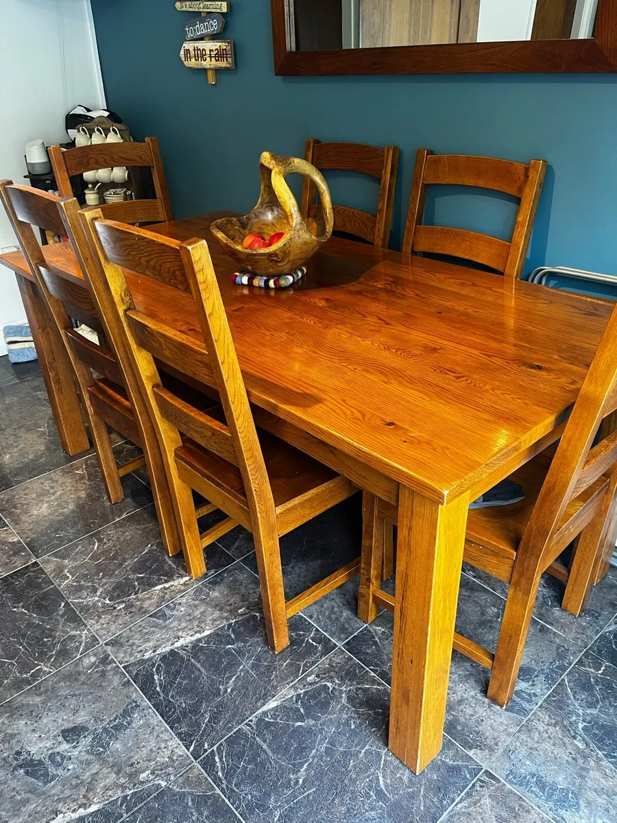 Solid Oak Dining Table and 6 chairs - Image 1