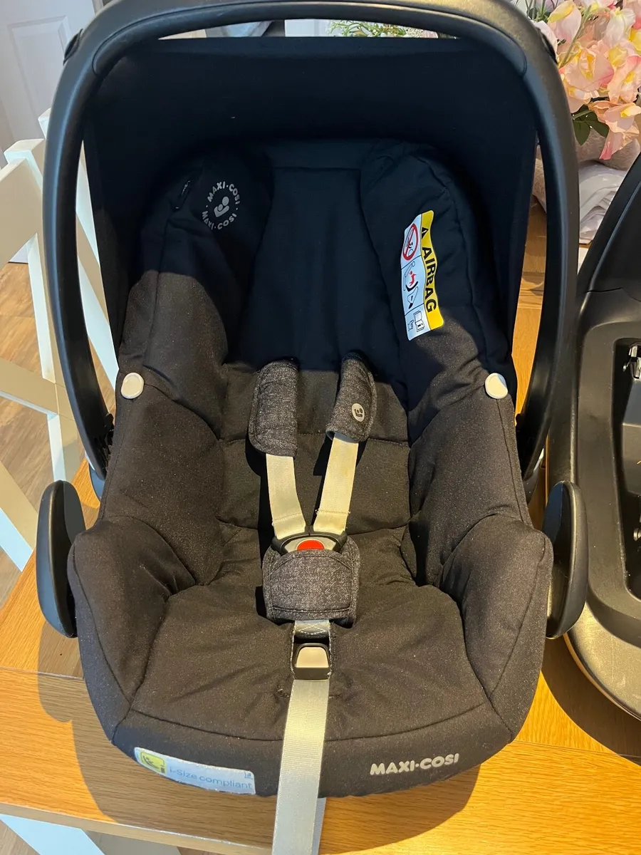 Maxi Cosi Rock & 2 way fix base isize - Image 2