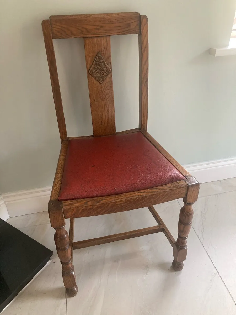 Victorian style table + 3 chairs. Also pictures. - Image 3