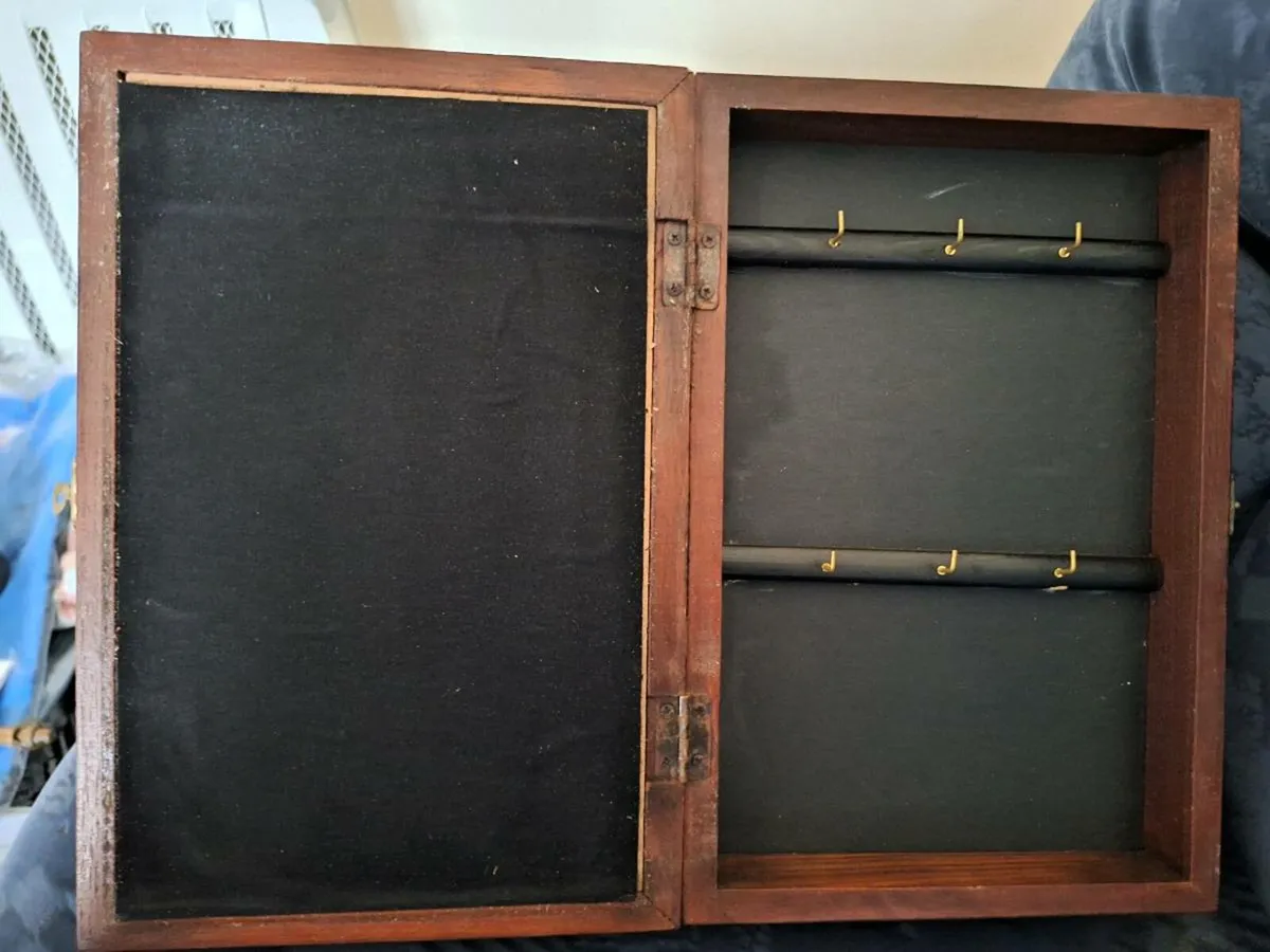 Vintage musical themed key cabinet - Image 2