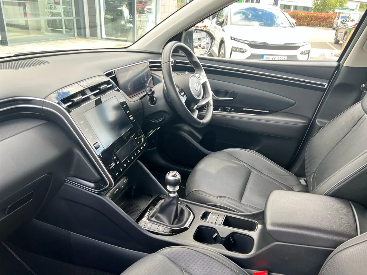 Hyundai Tucson Executive 2WD 2 Tone Roof - Image 3
