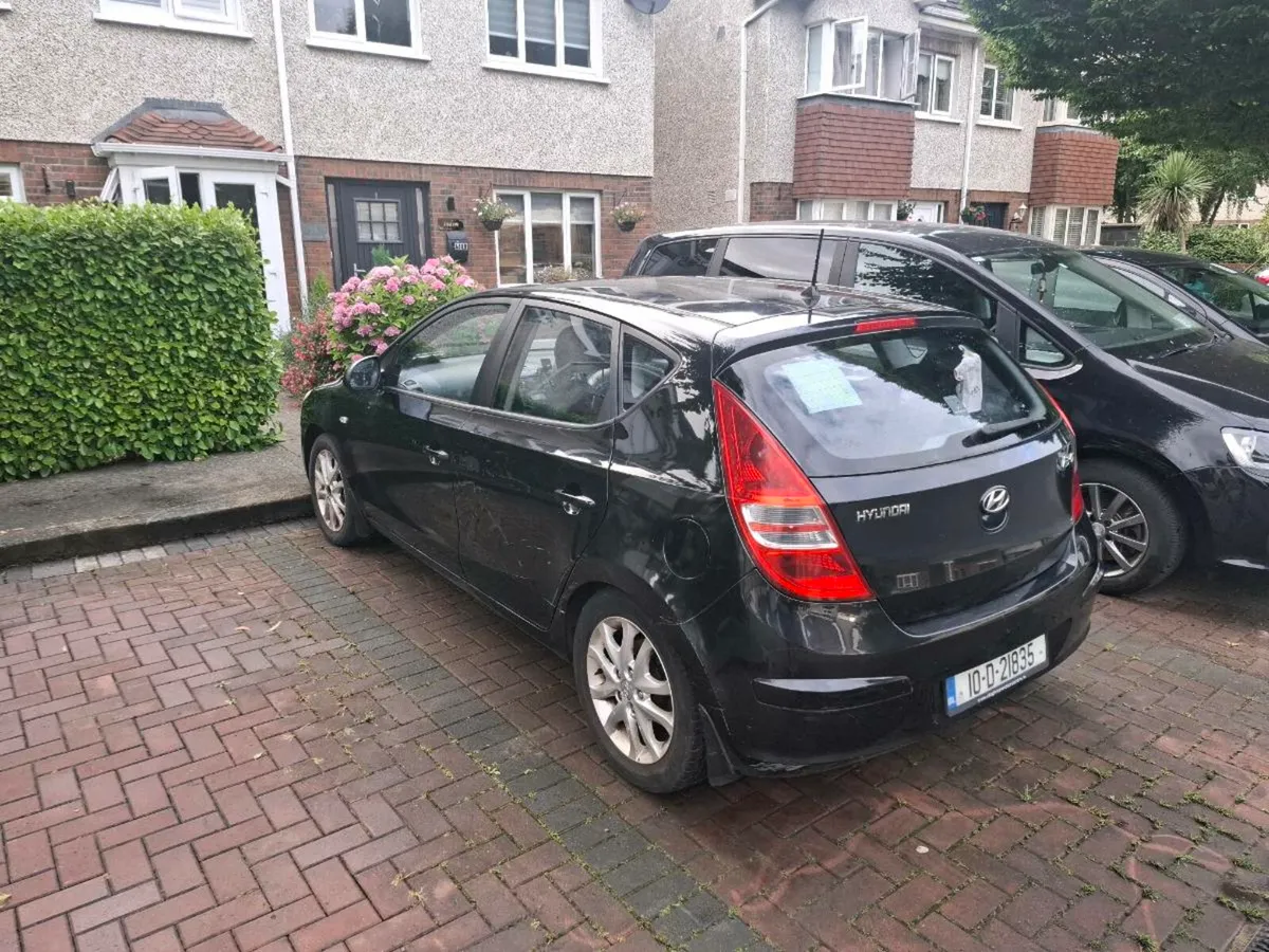 2010 Hyundai 130 - Image 1