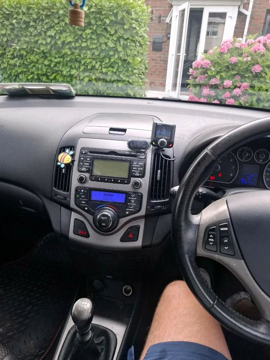2010 Hyundai 130 - Image 4