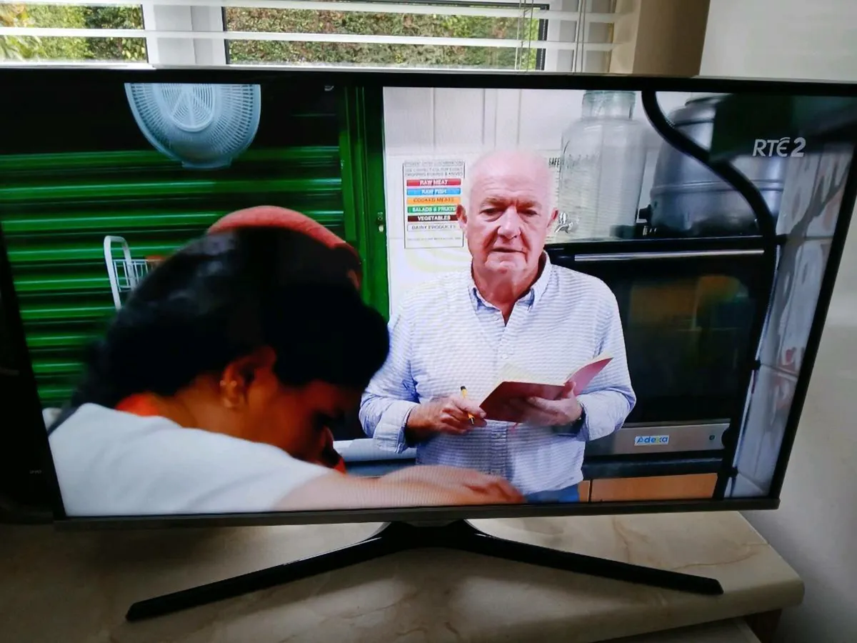 Samsung 32 inch hdmi Saorview tv.As new. - Image 3
