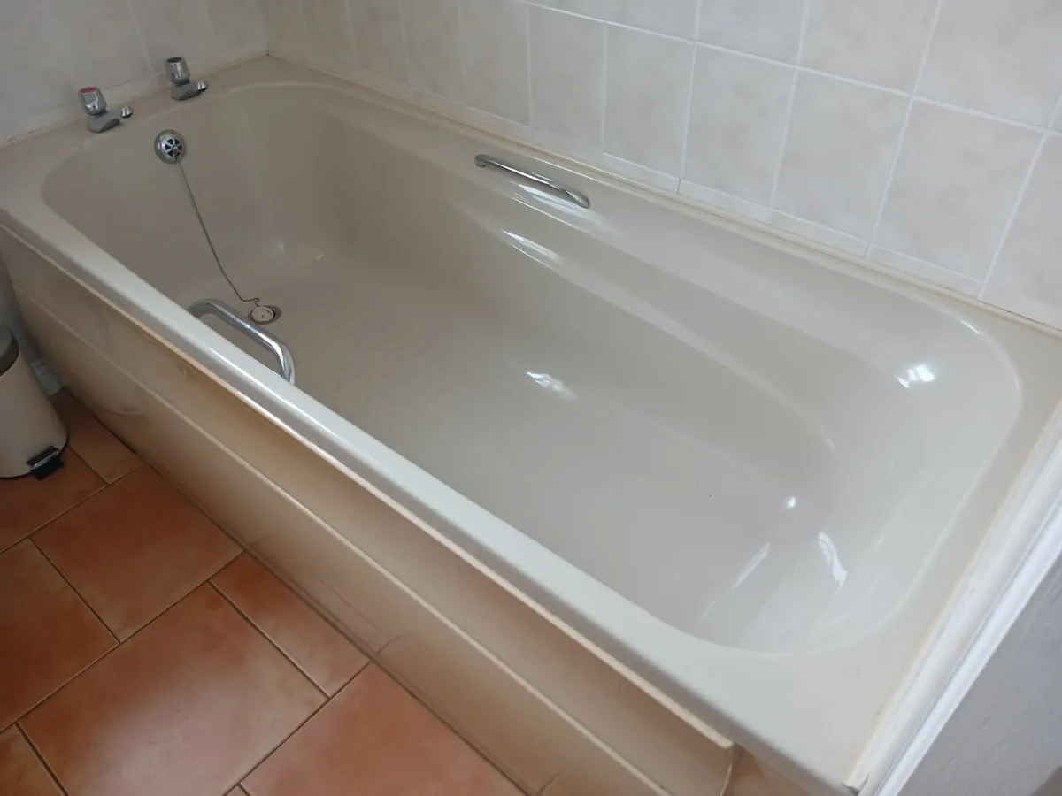 Bathroom Suite - Image 2