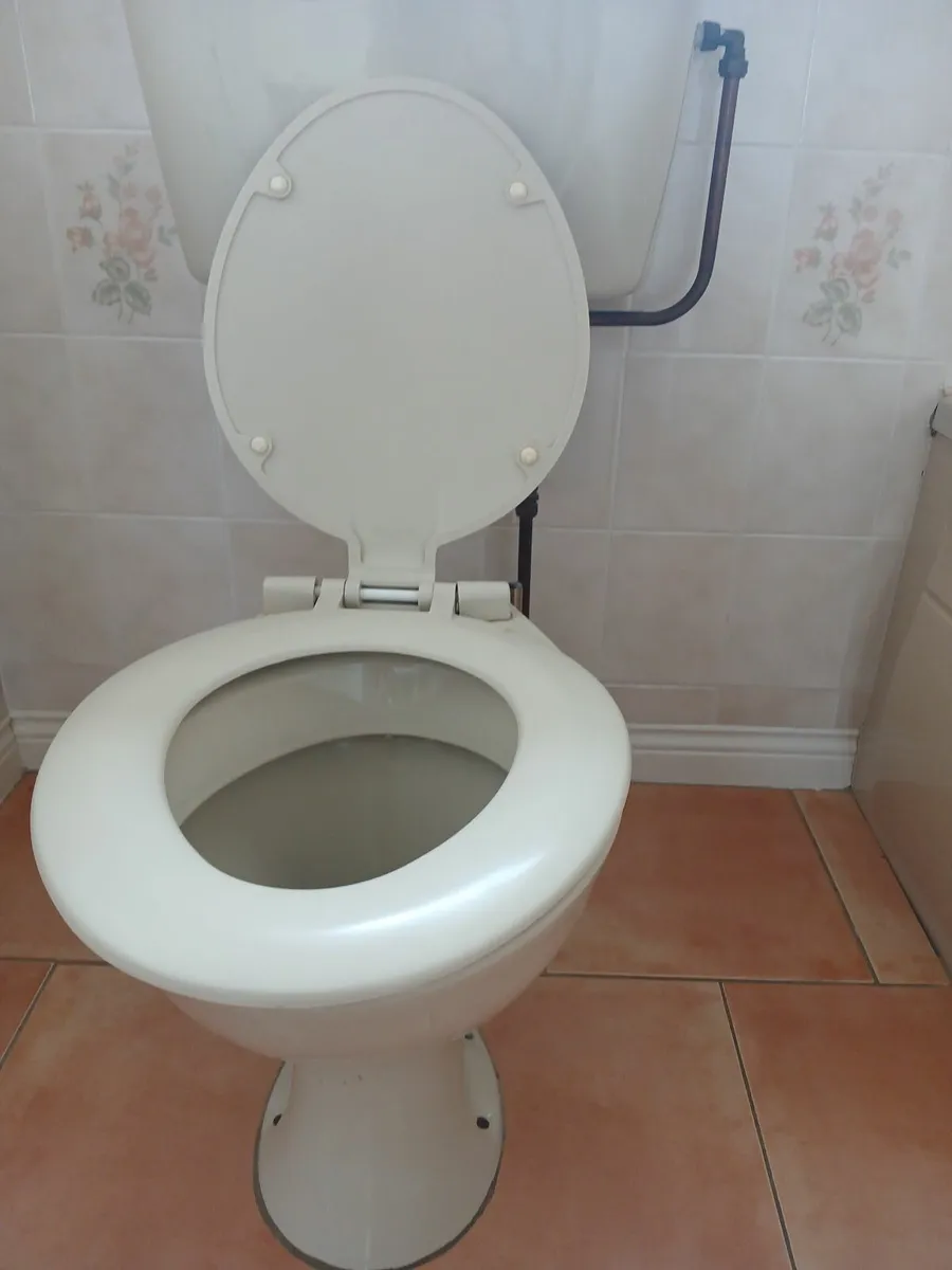 Bathroom Suite - Image 4
