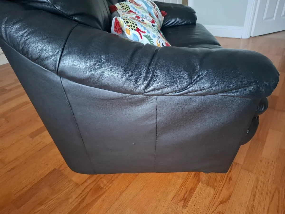 Two Seater leather Sofa - Image 3