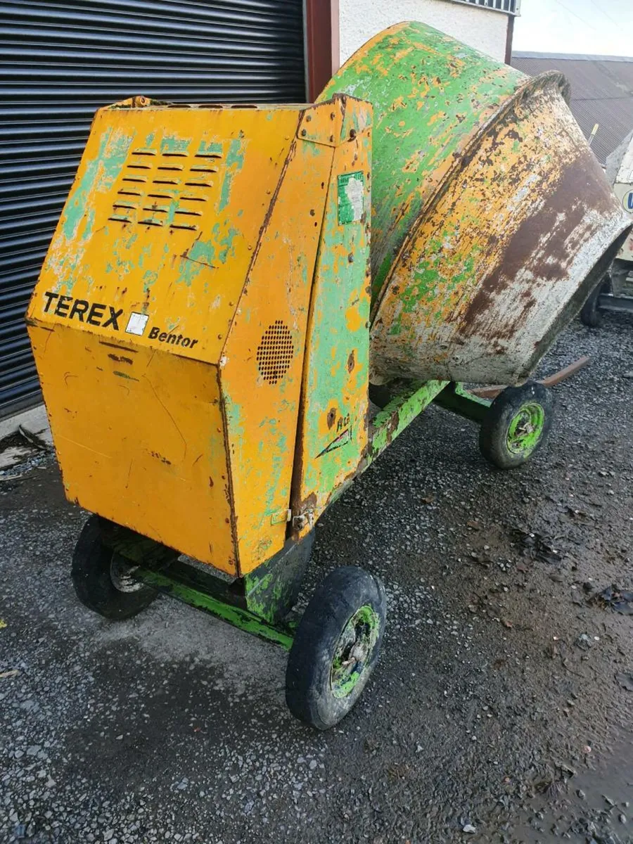 Cement mixer - Image 1