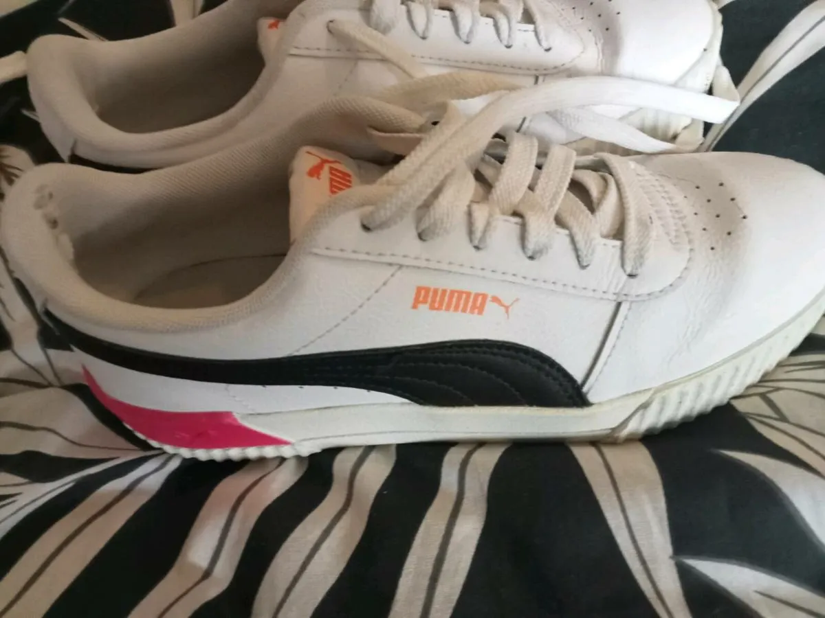 Ladies trainers size 5 - Image 2
