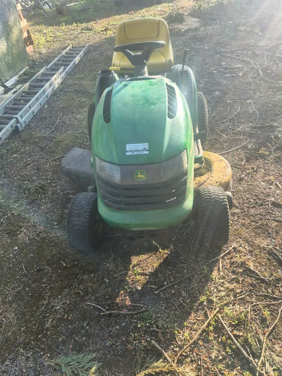 Ride on lawnmower - Image 1