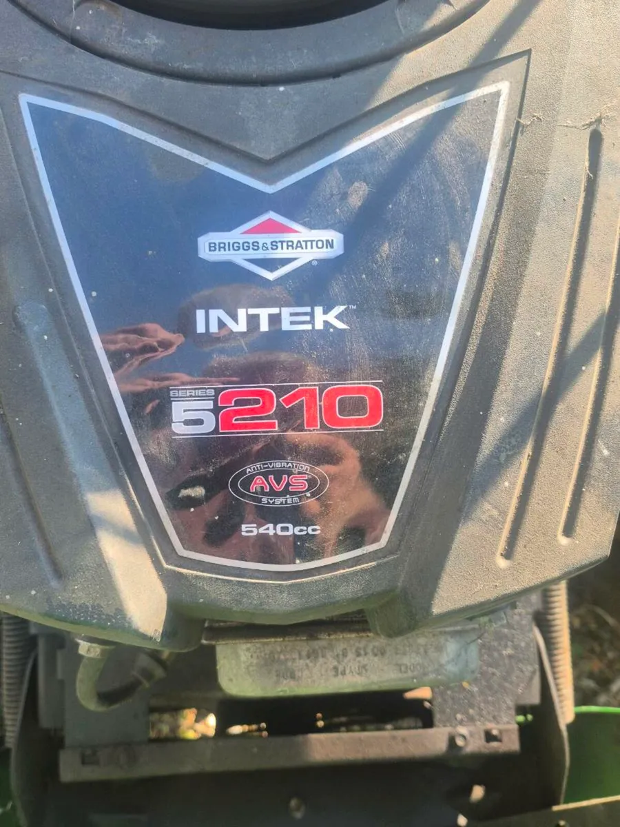 Ride on lawnmower - Image 2