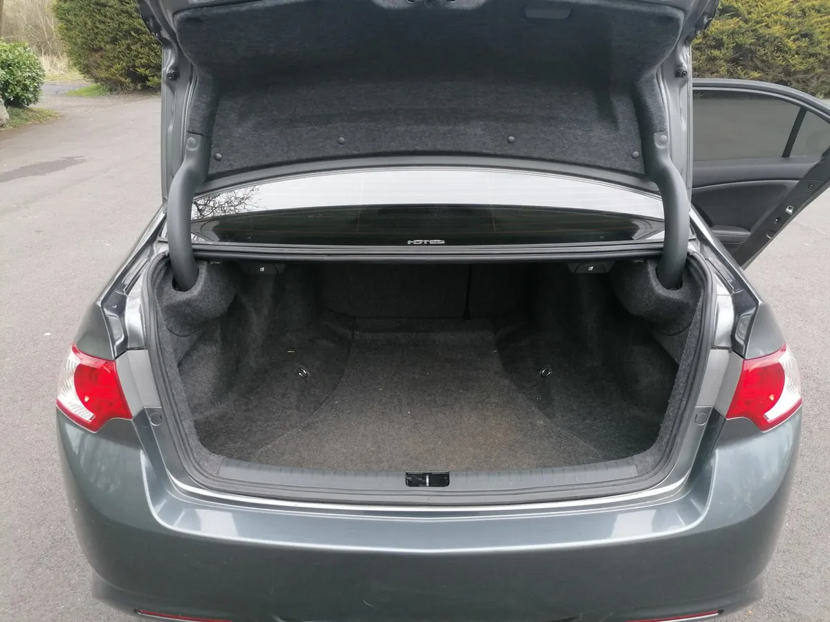 Honda Accord 2008 ES GT - Image 4