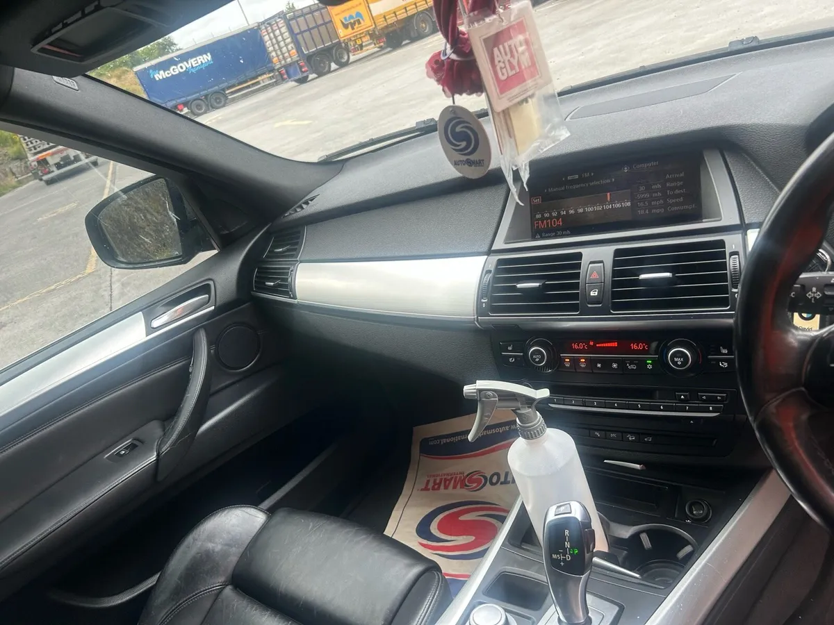 BMW X5 - Image 2