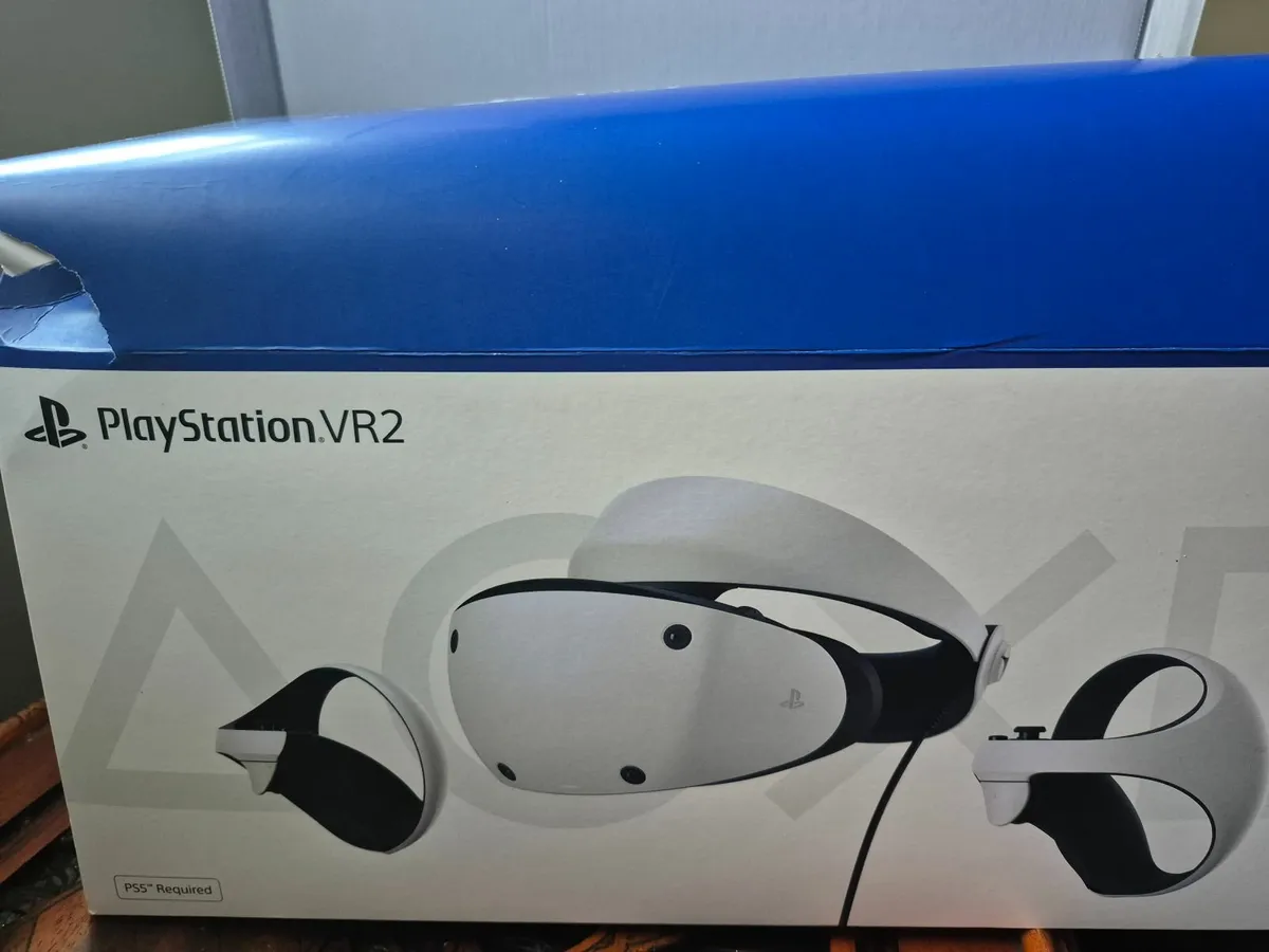 VR Headset - Image 2