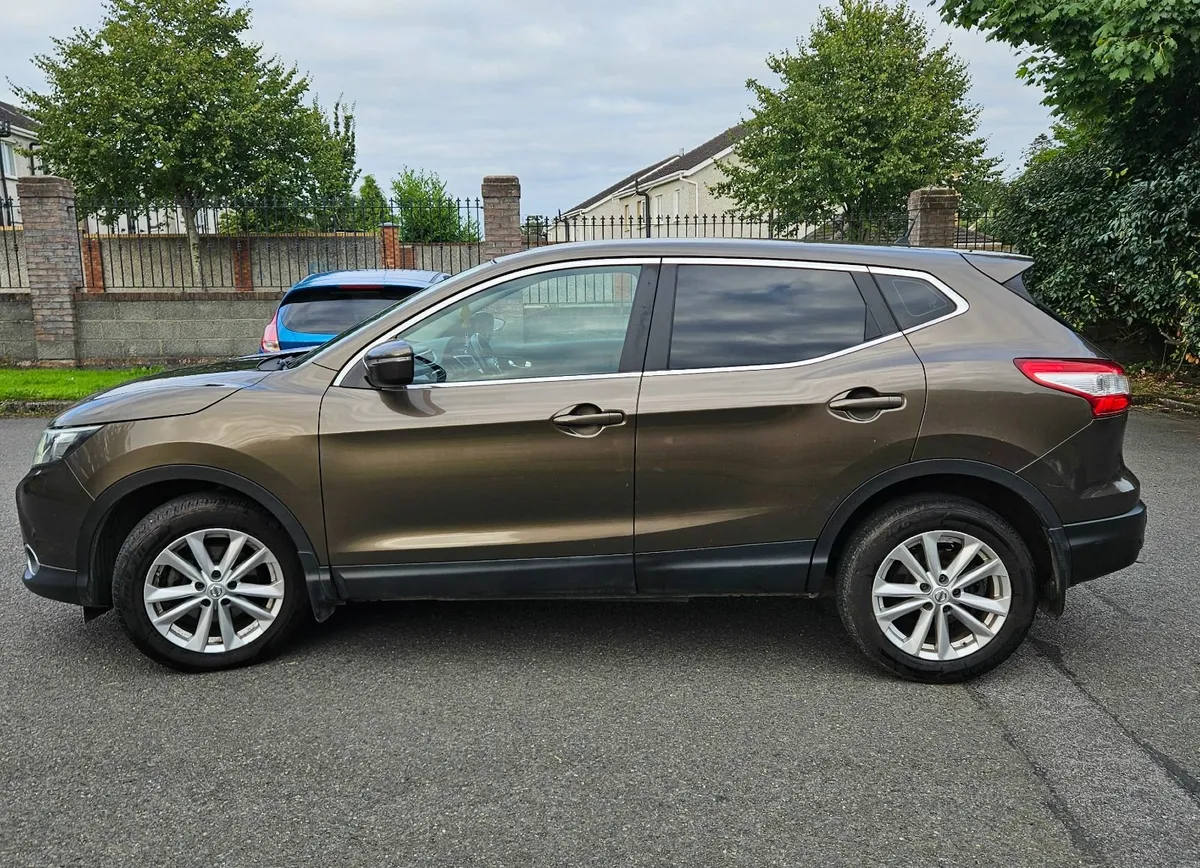 Nissan Qashqai 2014 diesel 1.5 Manual - Image 3