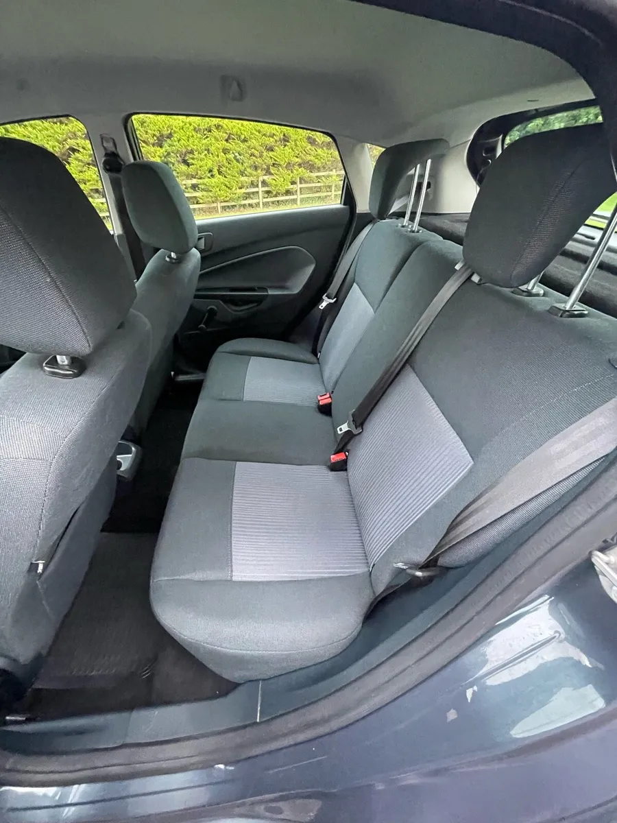 2011 Ford Fiesta - Image 3