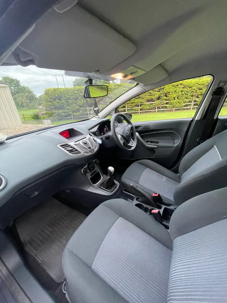 2011 Ford Fiesta - Image 4