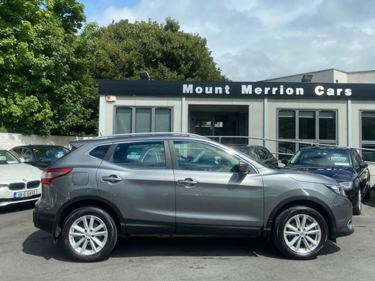 Nissan QASHQAI 1.2petrol  sv  Pan Roof - Image 2