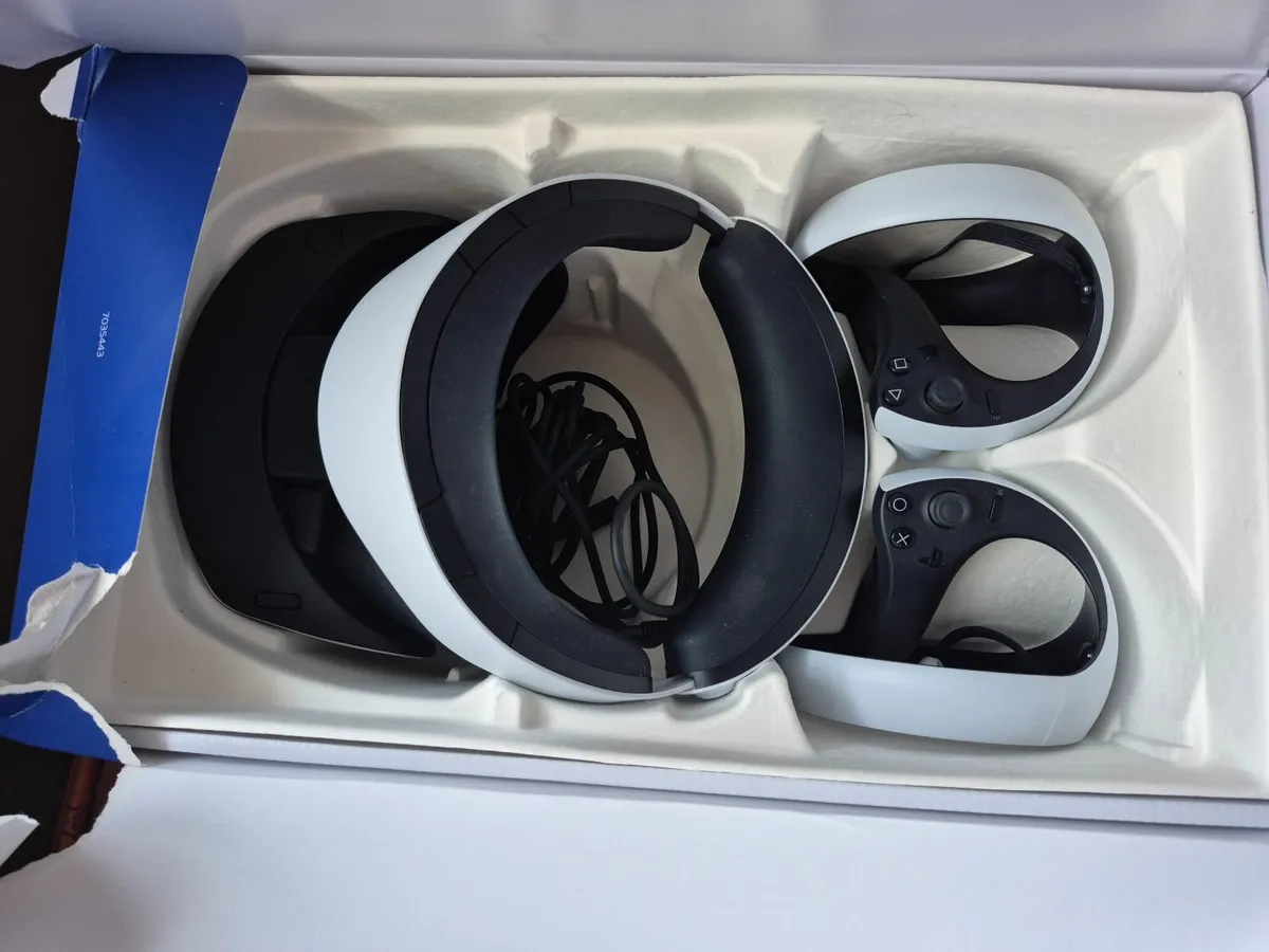 VR Headset - Image 3
