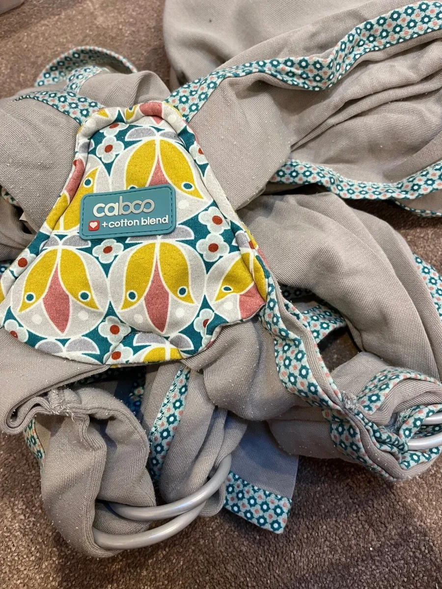 Close Caboo baby sling