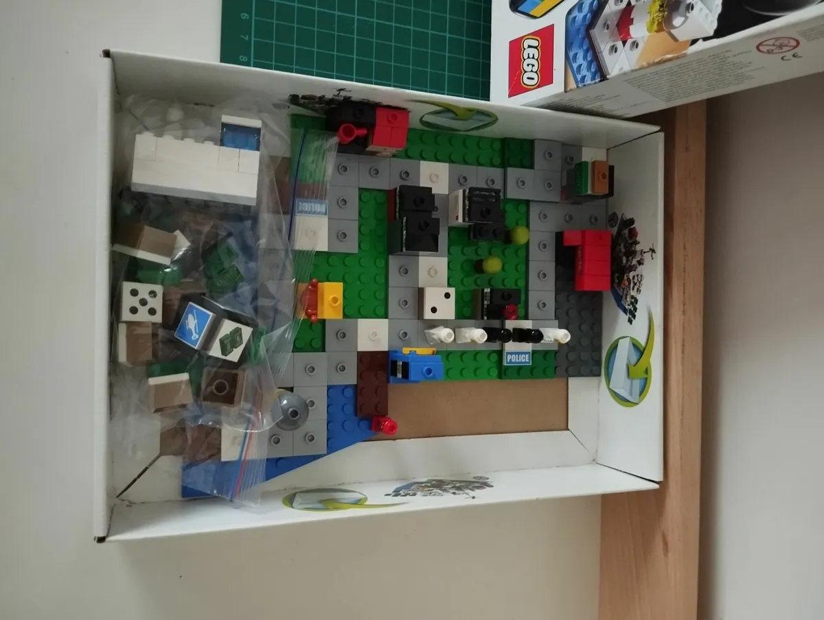 LEGO City Alarm Board Game set 3865 RelYear 2011 - Image 3