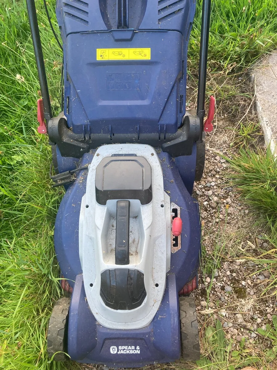 Cordless battery operated lawnmower and strimmer - Image 3