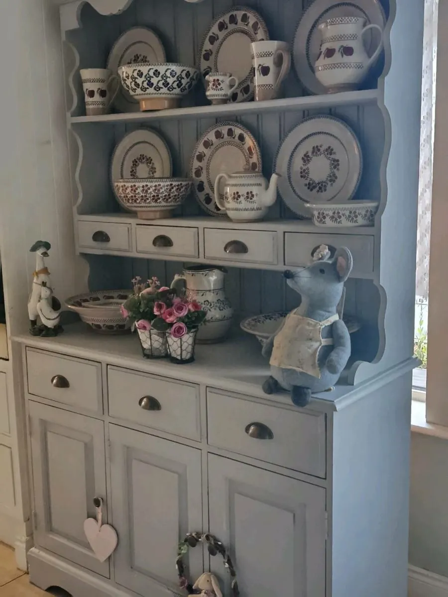Solid kitchen dresser delivery arranged - Image 2