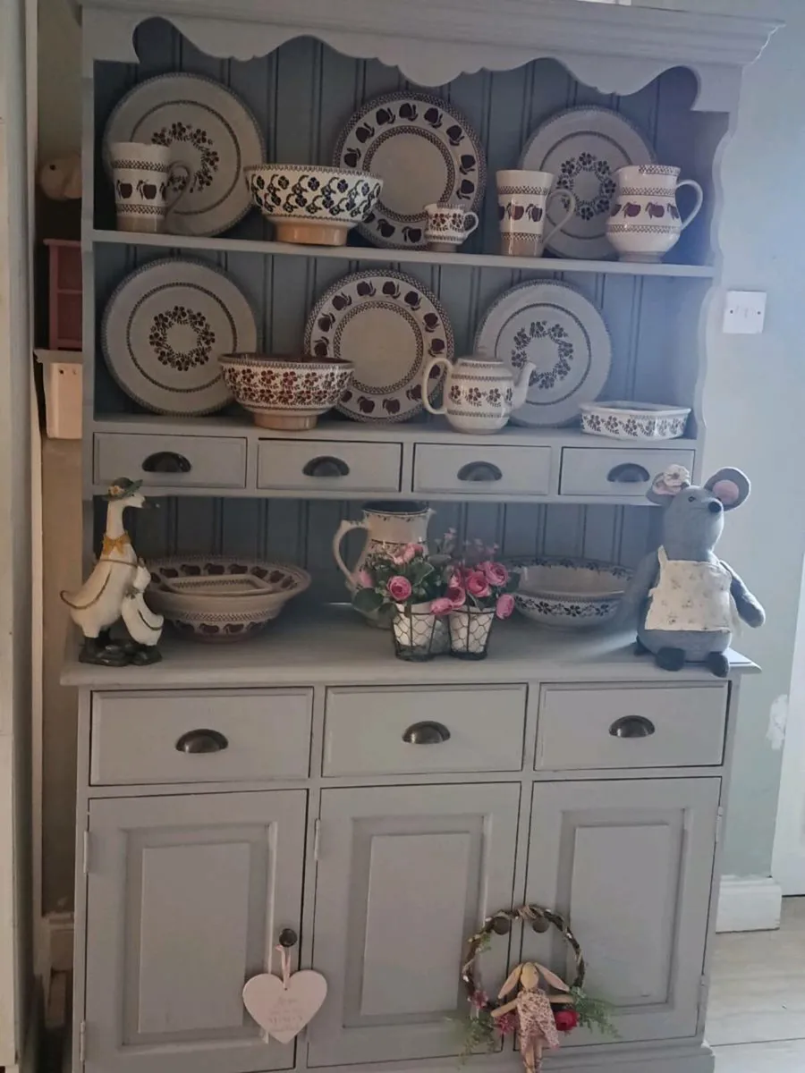 Solid kitchen dresser delivery arranged - Image 3