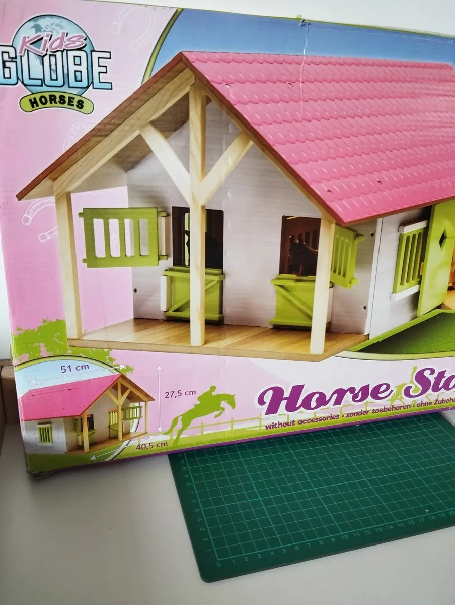 Kids Globe Wooden Horse Stable big and heavy - Image 2