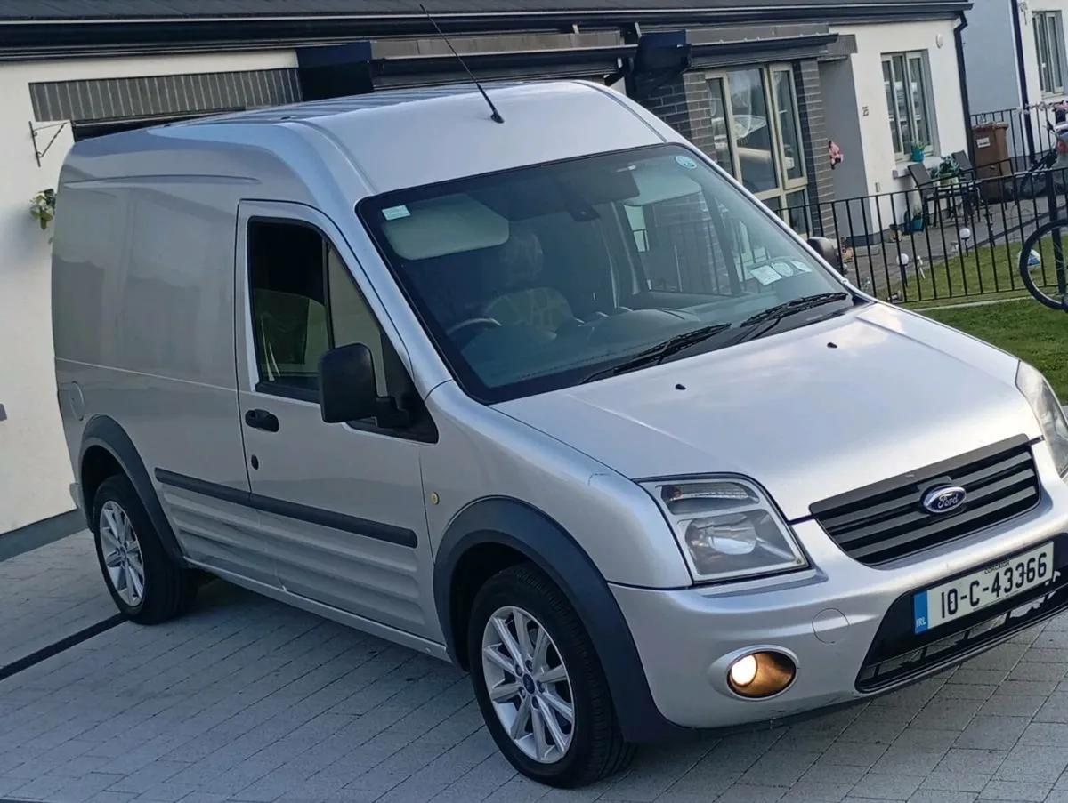 10 Ford transit connect high roof crvt and taxed - Image 2