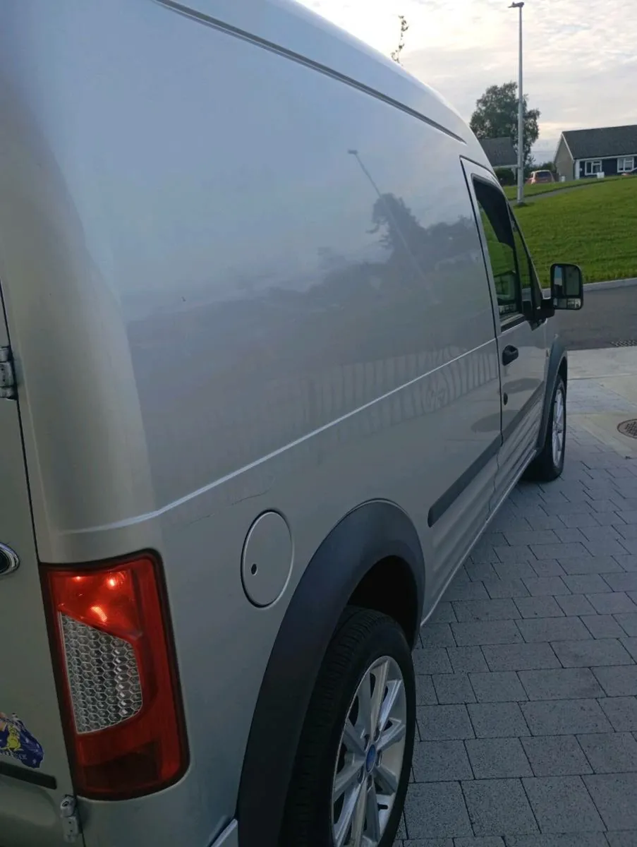 10 Ford transit connect high roof crvt and taxed - Image 3