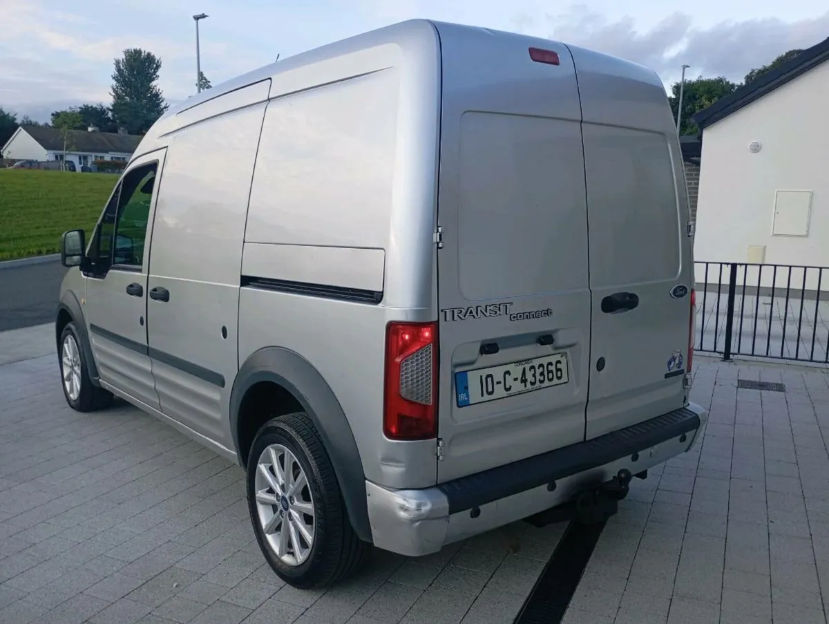 10 Ford transit connect high roof crvt and taxed - Image 4