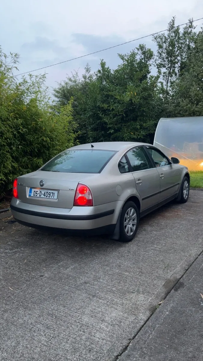 2005 passat - Image 2