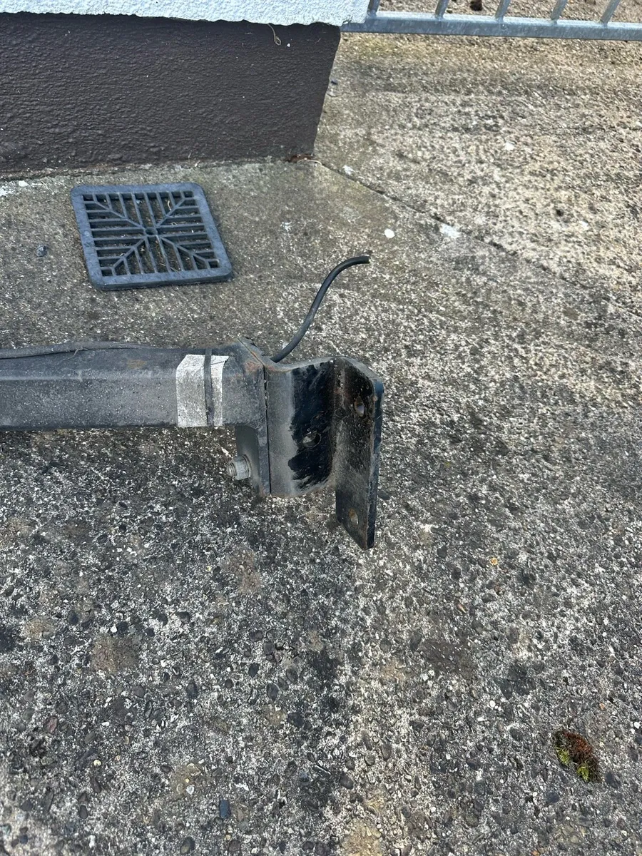Tow bar for towing a trailer - Image 3