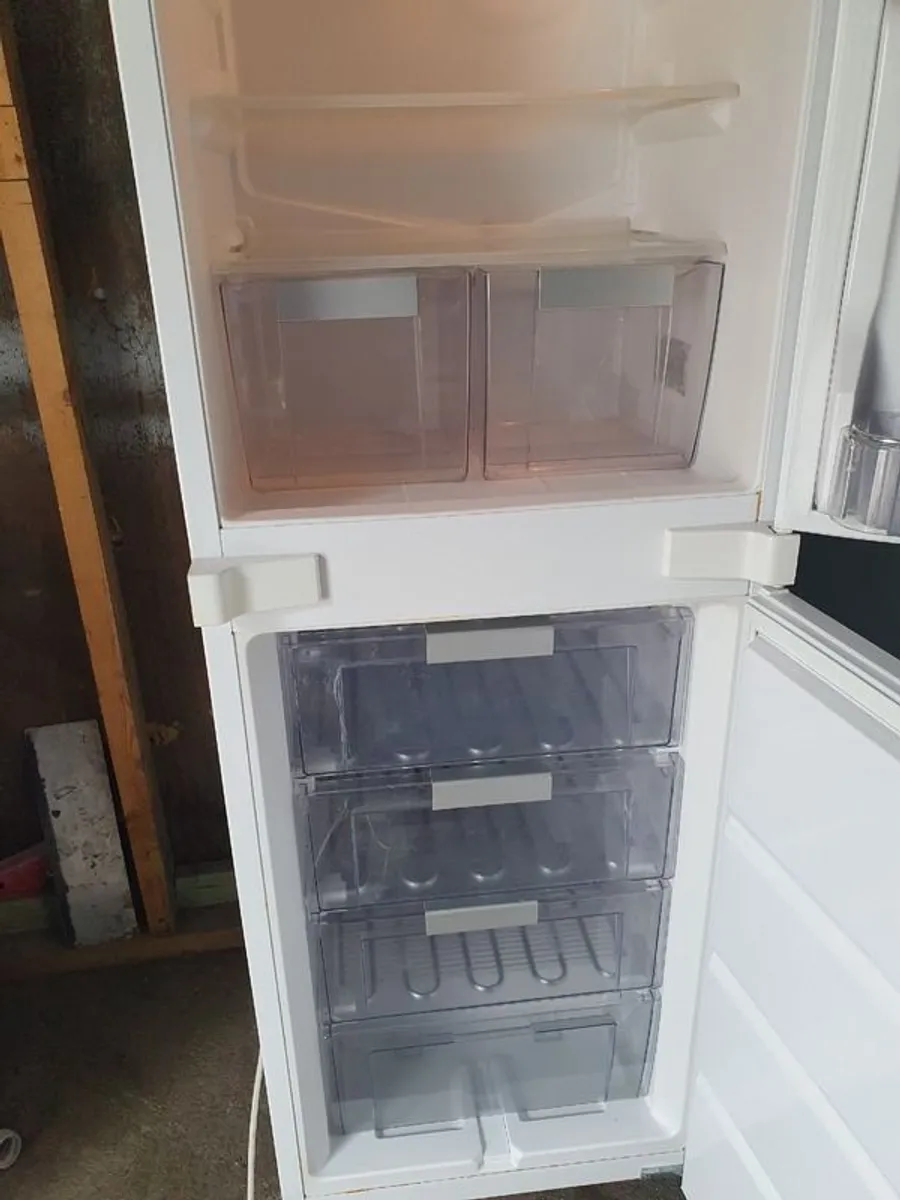 Whirlpool integrated fridge freezer - Image 4