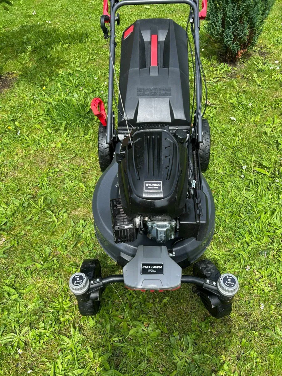 Pro-Lawn Hyundai powered lawnmower - Image 2