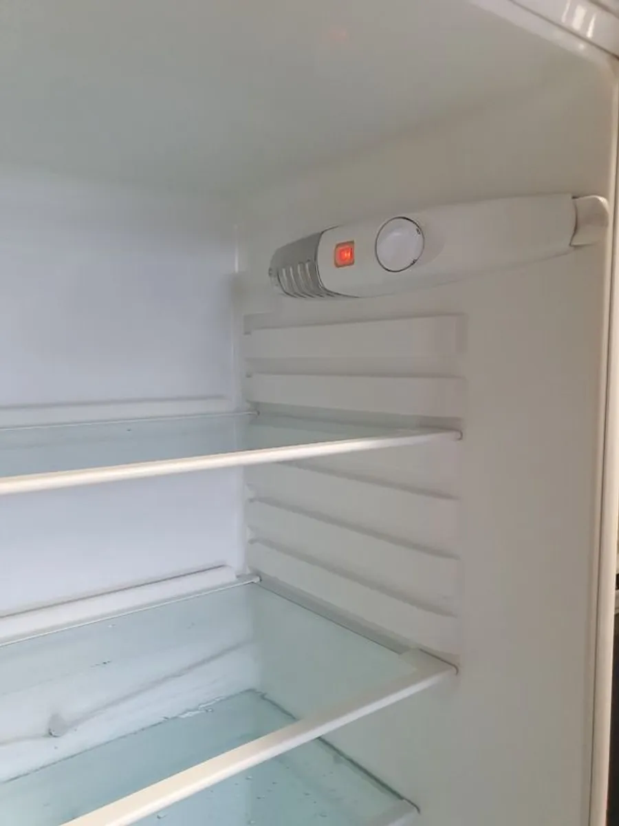 Electrolux Integrated fridge freezer - Image 2
