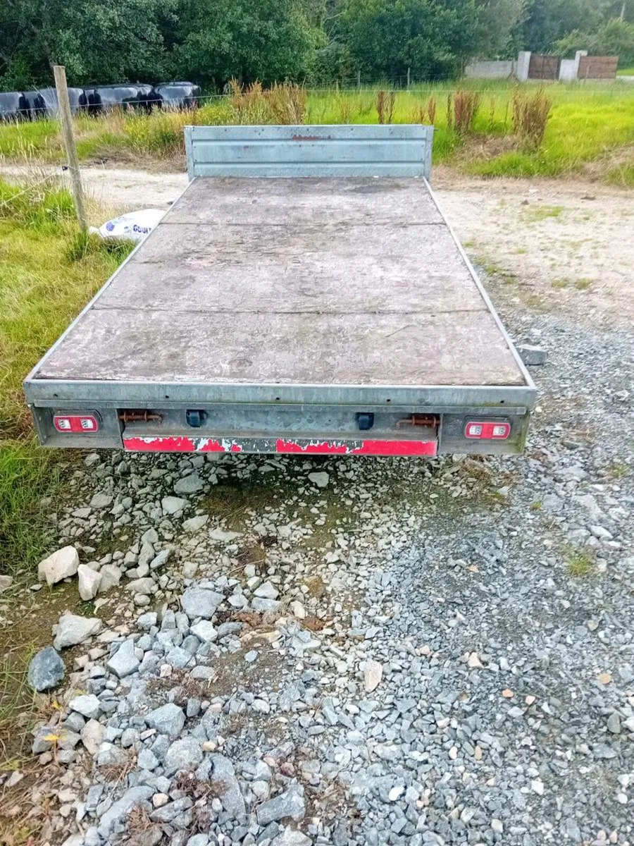 Trailer **Indespension** - Image 1