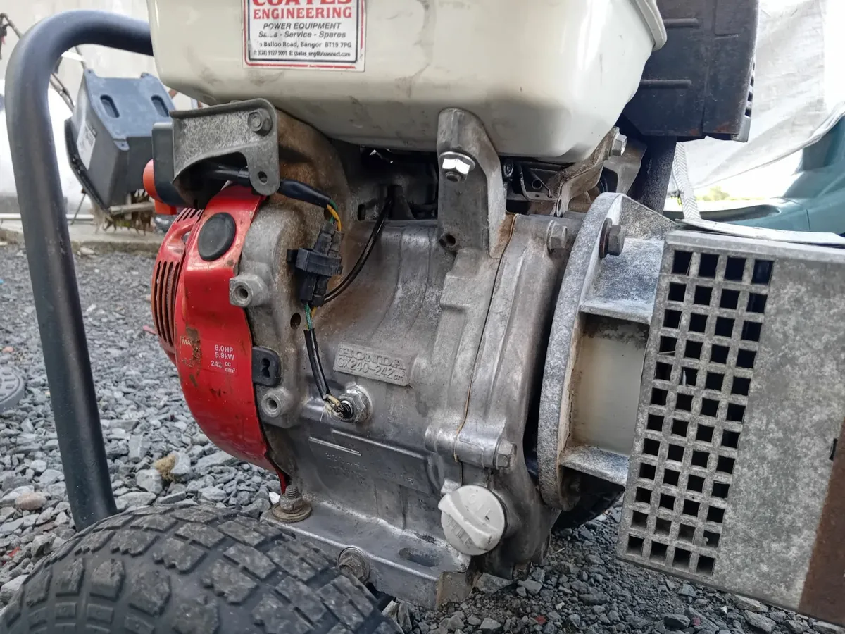 8HP Honda Generator 110v and 240v - Image 3