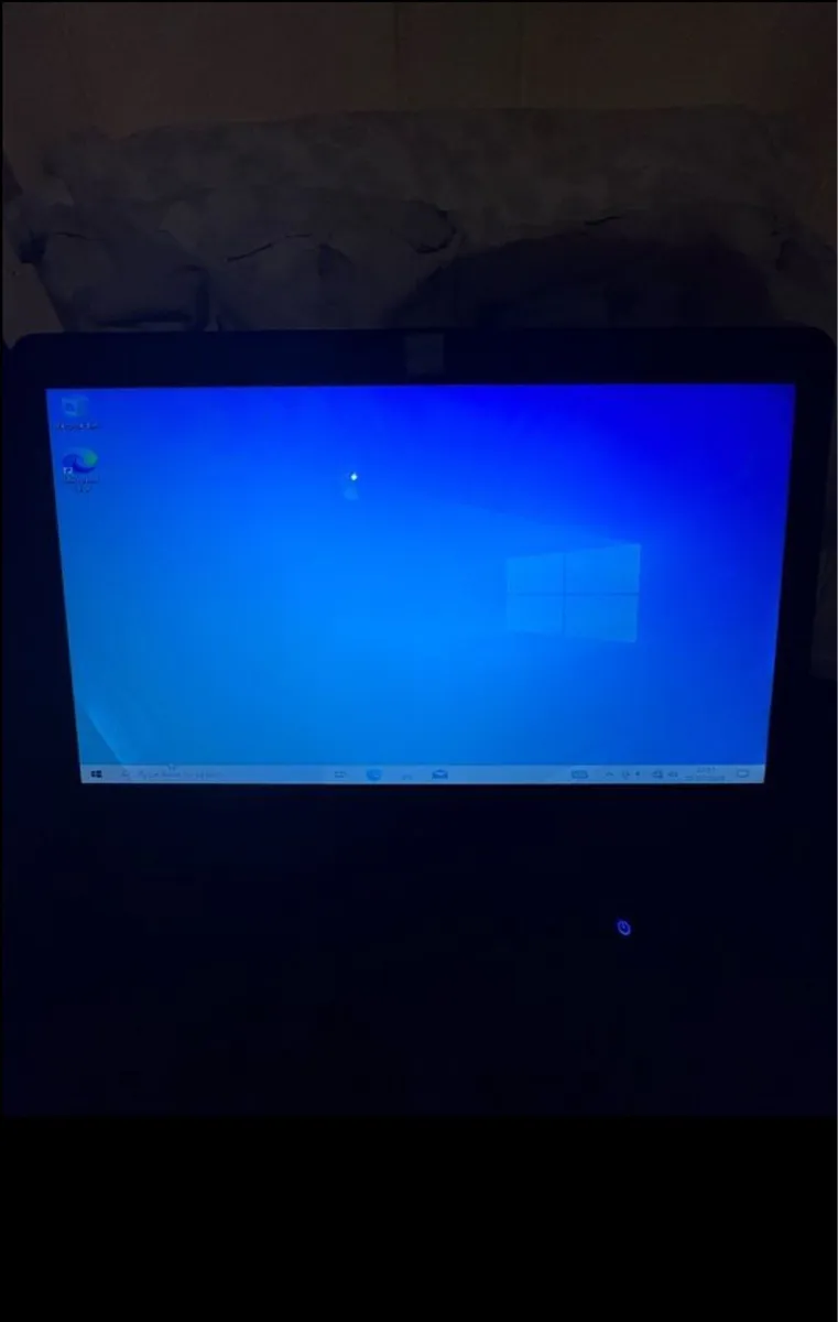 Laptop - Image 4