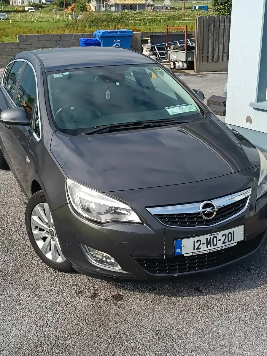 Opel Astra 2012 - Image 2