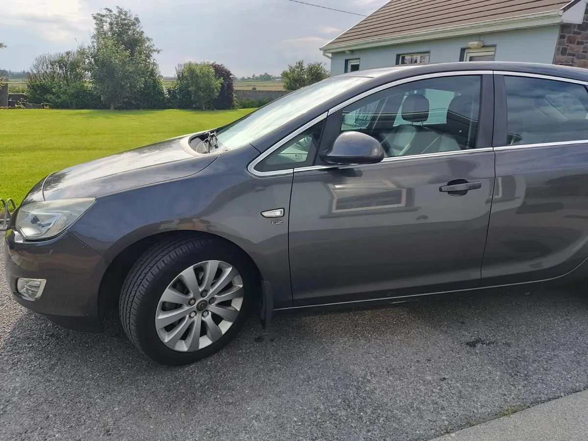 Opel Astra 2012 - Image 4