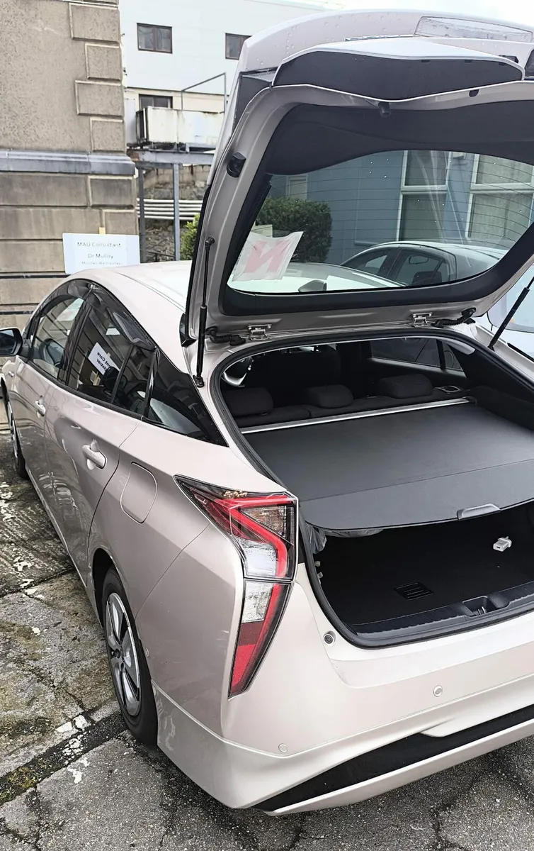 Toyota Prius Hybrid 2018 - Image 3