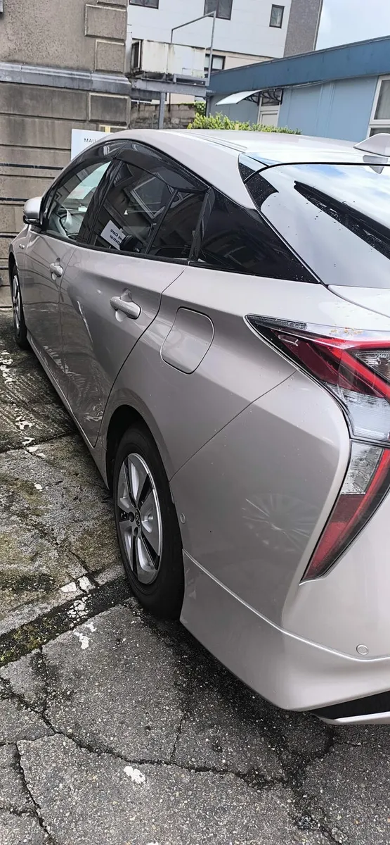 Toyota Prius Hybrid 2018 - Image 4